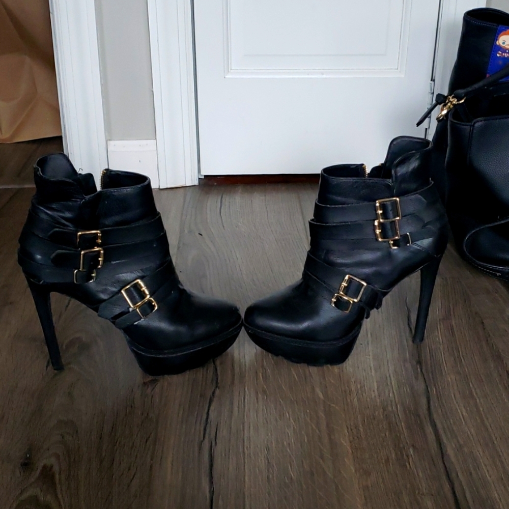 STEVE MADDEN Black ankle Booties size 7.5